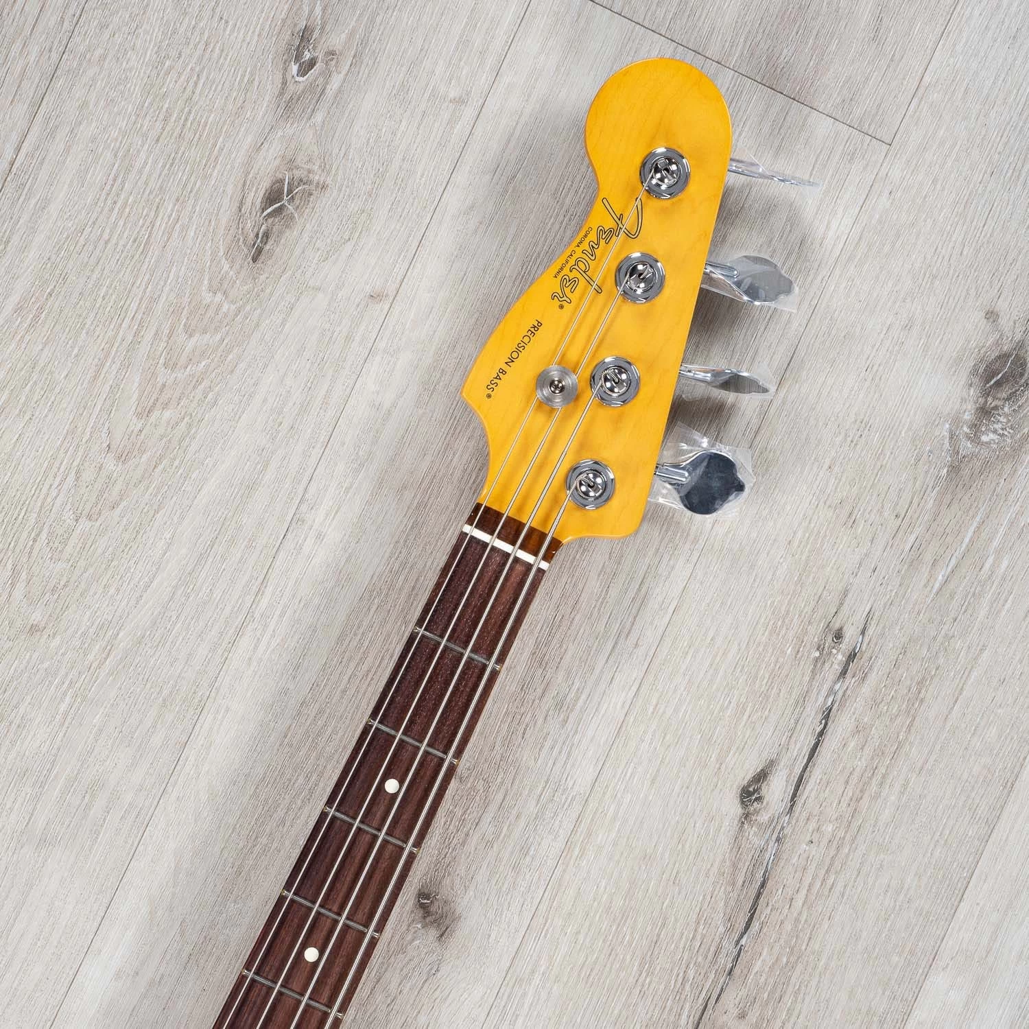 Fender American Professional II Precision Bass Left-Hand, Rosewood Fingerboard, Olympic White 10 Fender American Professional II Precision Bass Left-Hand, Rosewood Fingerboard, Olympic White - Image 8