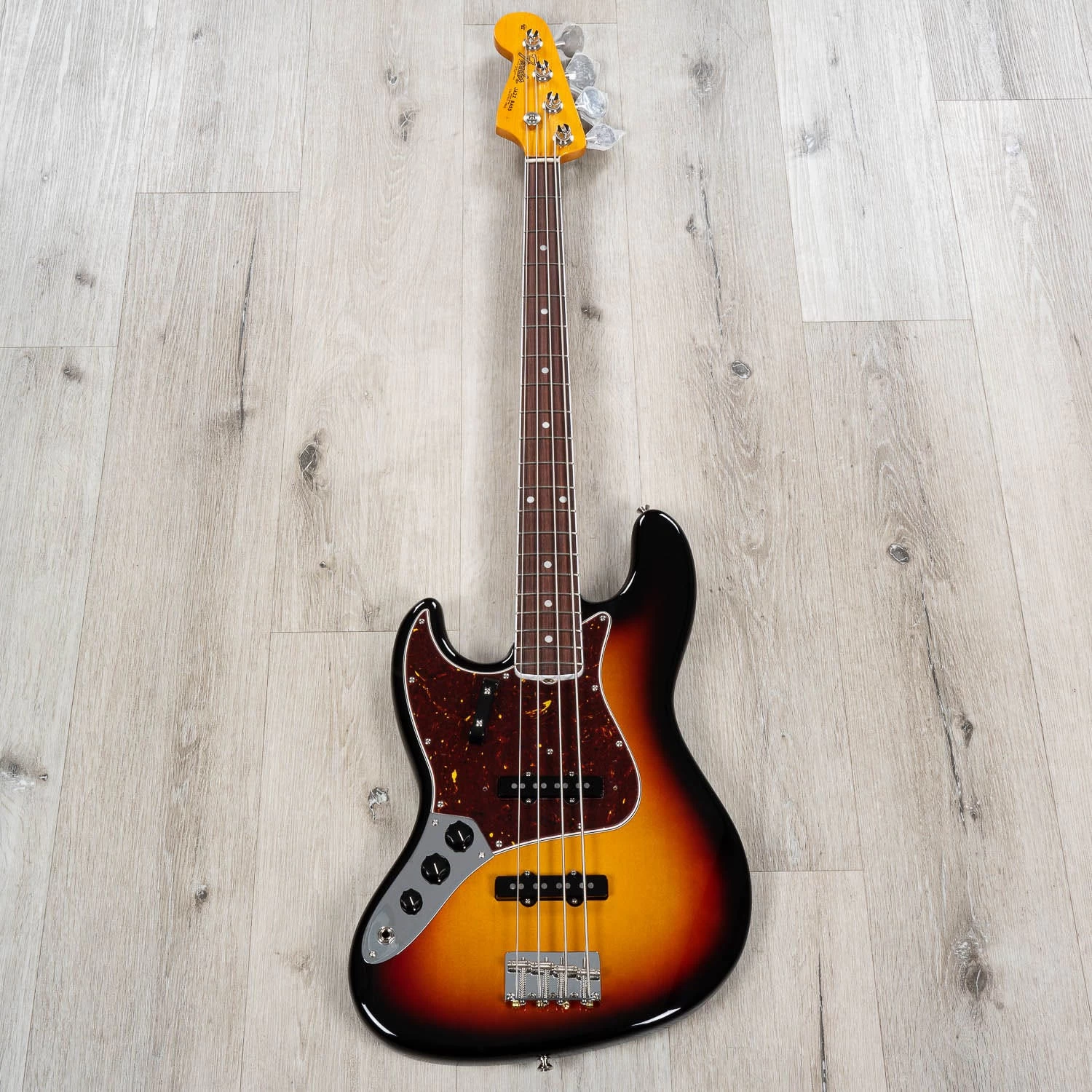 Fender American Vintage II 1966 Left-Hand Jazz Bass, Rosewood Fretboard, 3-Color Sunburst 5 Fender American Vintage II 1966 Left-Hand Jazz Bass, Rosewood Fretboard, 3-Color Sunburst - Image 3