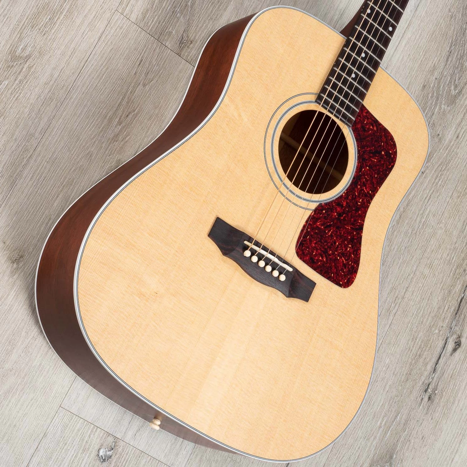 Guild D-40 Dreadnought Acoustic Guitar, Rosewood Fretboard, Natural, Hard Case 5 Guild D-40 Dreadnought Acoustic Guitar, Rosewood Fretboard, Natural, Hard Case - Image 3