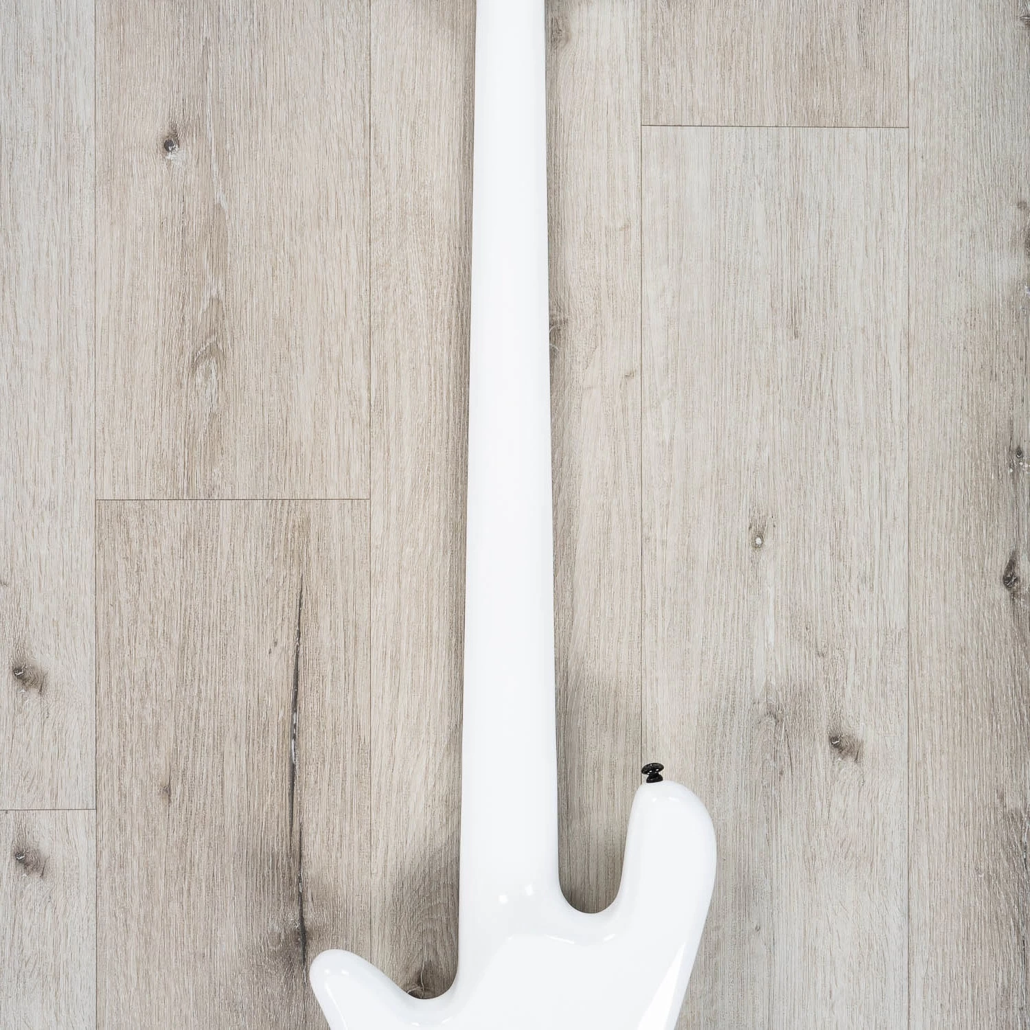 Spector NS Ethos 5 HP 5-String Bass, Ebony Fretboard, EMG 40DC, White Sparkle Gloss (B-STOCK) 7 Spector NS Ethos 5 HP 5-String Bass, Ebony Fretboard, EMG 40DC, White Sparkle Gloss (B-STOCK) - Image 5