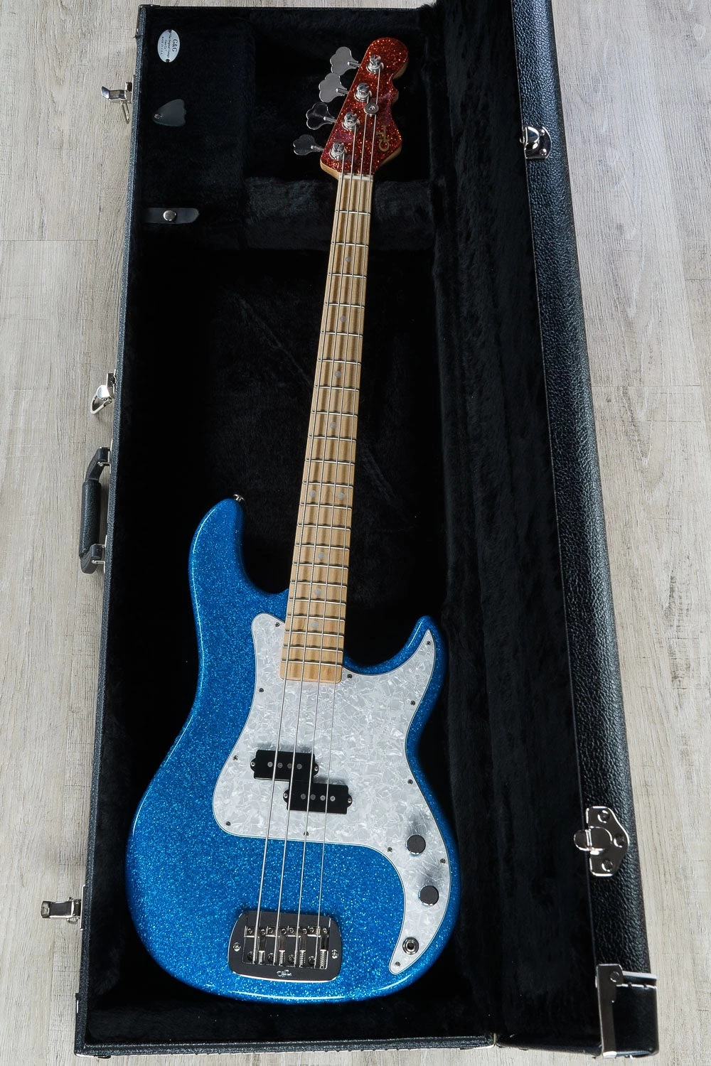 G&L USA LB-100 Red White And Blue Bass, Blue Flake Body With Red Flake Headstock, Maple Fretboard 12 G&L USA LB-100 Red White And Blue Bass, Blue Flake Body With Red Flake Headstock, Maple Fretboard - Image 10