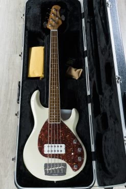 Ernie Ball Music Man 30th Anniversary StingRay 5 H, Trans Buttercream, Roasted Flame Maple Neck And Fretboard - C02637 19 Ernie Ball Music Man 30th Anniversary StingRay 5 H, Trans Buttercream, Roasted Flame Maple Neck And Fretboard - C02637 -Musical Instrument Store dsc07410