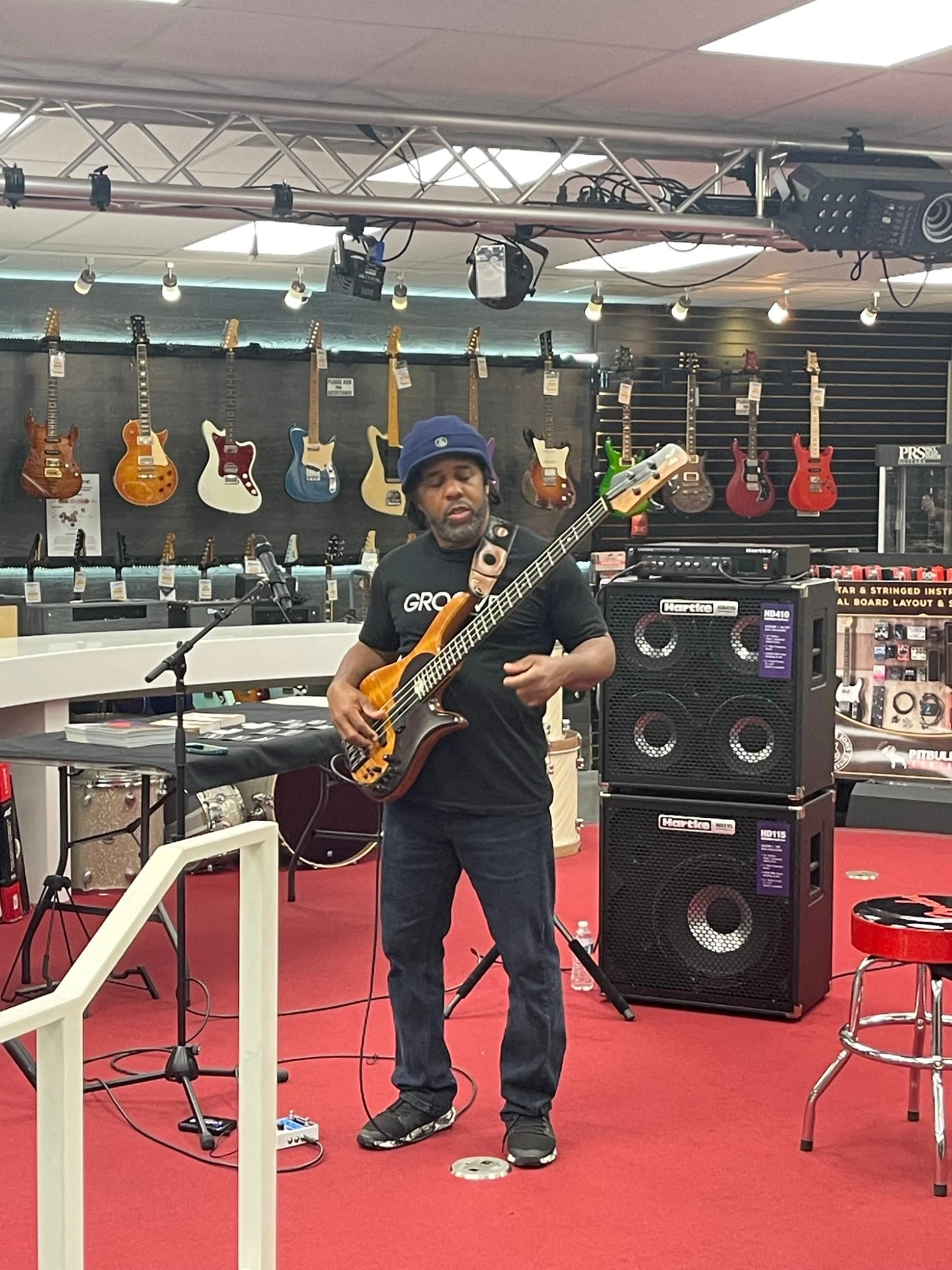 Hartke LH1000 Bass Amp Head W/ HD115 & HD410 Cabs, Played & Signed By Victor Wooten 10 Hartke LH1000 Bass Amp Head W/ HD115 & HD410 Cabs, Played & Signed By Victor Wooten - Image 8