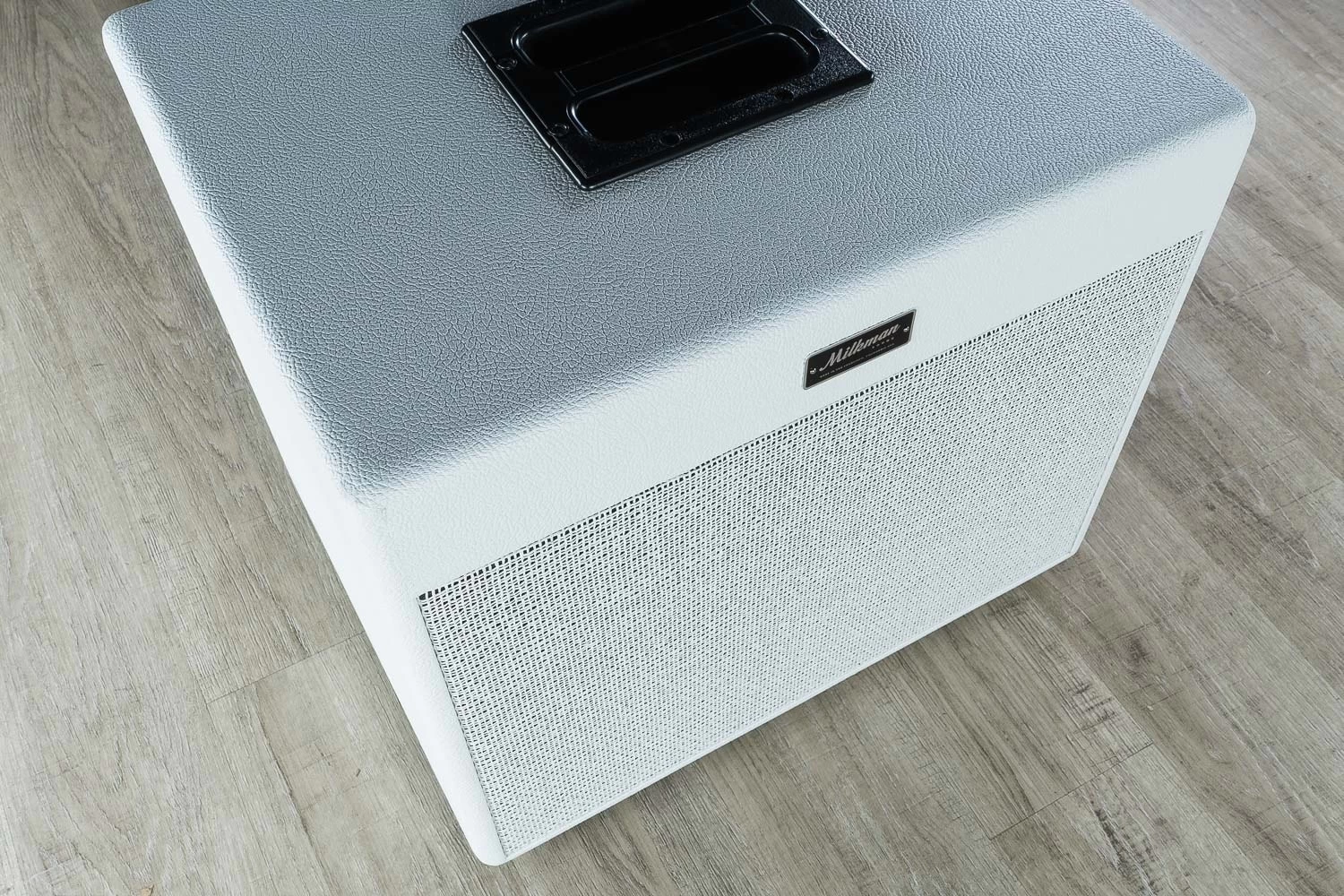 Milkman Sound 1x12" Bass Extension Cabinet, Celestion 12" Neo Speaker, Whole Milk, 8-ohm 4 Milkman Sound 1x12" Bass Extension Cabinet, Celestion 12" Neo Speaker, Whole Milk, 8-ohm - Image 2